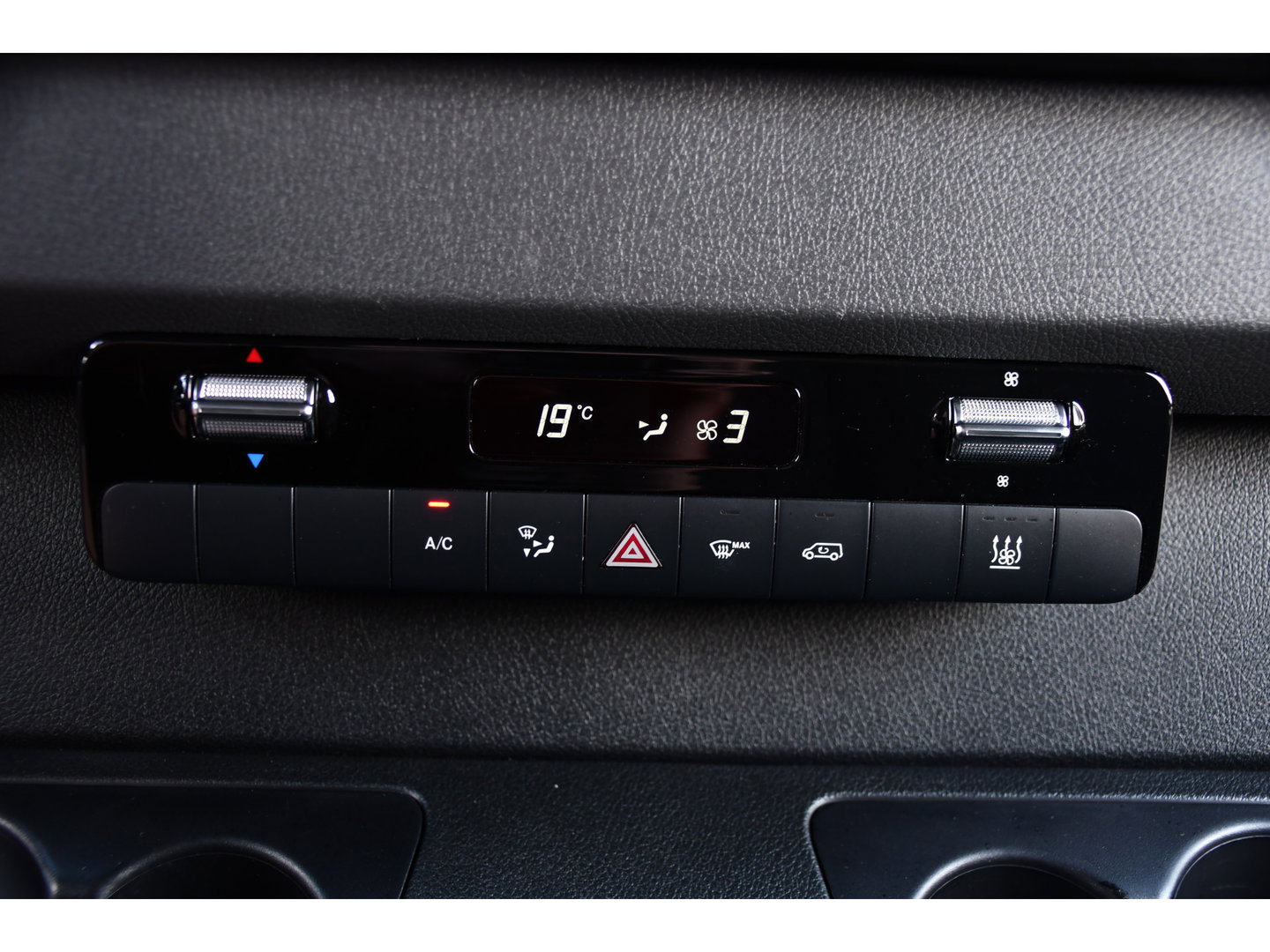 Mercedes-Benz Sprinter 317 1.9 CDI L2H2 RWD Black Edition Camera, Cruise, Carplay, LED, Automaat, Mbux, 170pk, Trekhaak, Uniek!