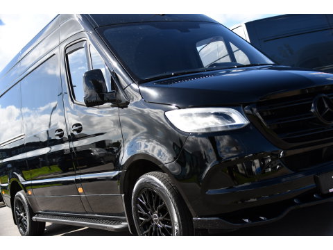 Mercedes-Benz Sprinter 317 1.9 CDI L2H2 RWD Black Edition Camera, Cruise, Carplay, LED, Automaat, Mbux, 170pk, Trekhaak, Uniek!