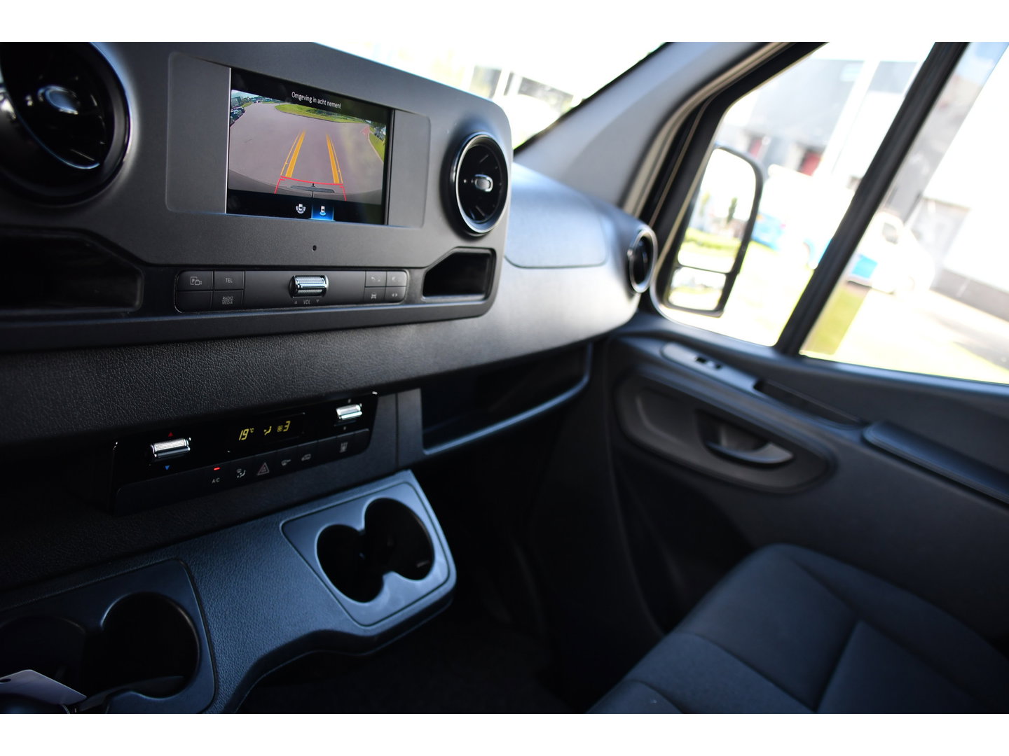 Mercedes-Benz Sprinter 317 1.9 CDI L2H2 RWD Black Edition Camera, Cruise, Carplay, LED, Automaat, Mbux, 170pk, Trekhaak, Uniek!
