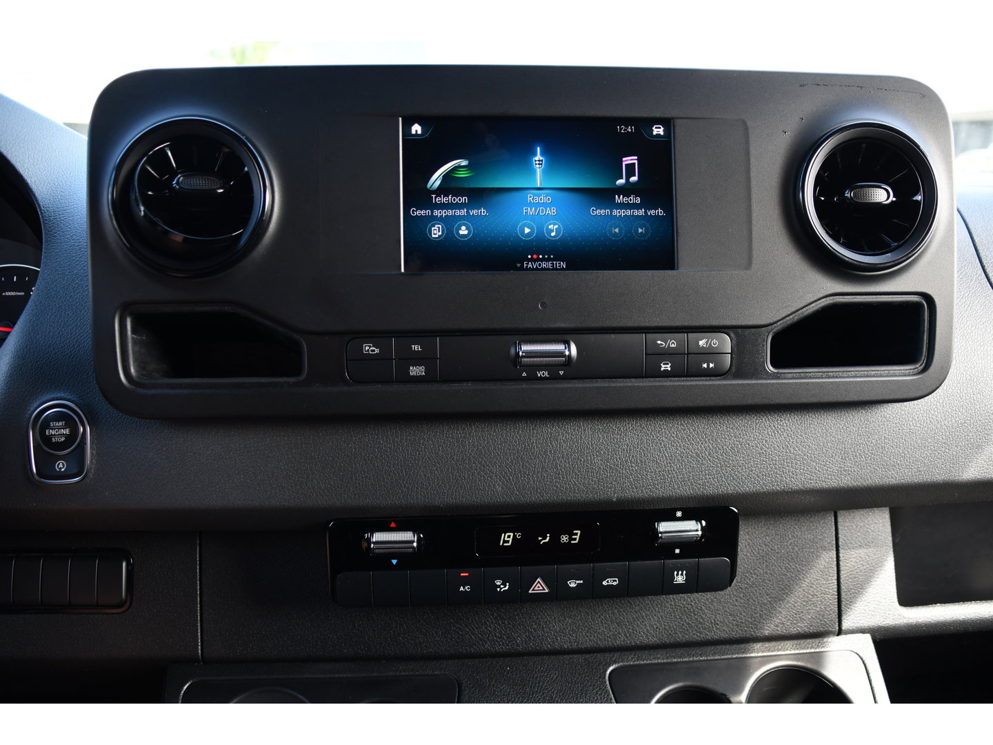 Mercedes-Benz Sprinter 317 1.9 CDI L2H2 RWD Black Edition Camera, Cruise, Carplay, LED, Automaat, Mbux, 170pk, Trekhaak, Uniek!