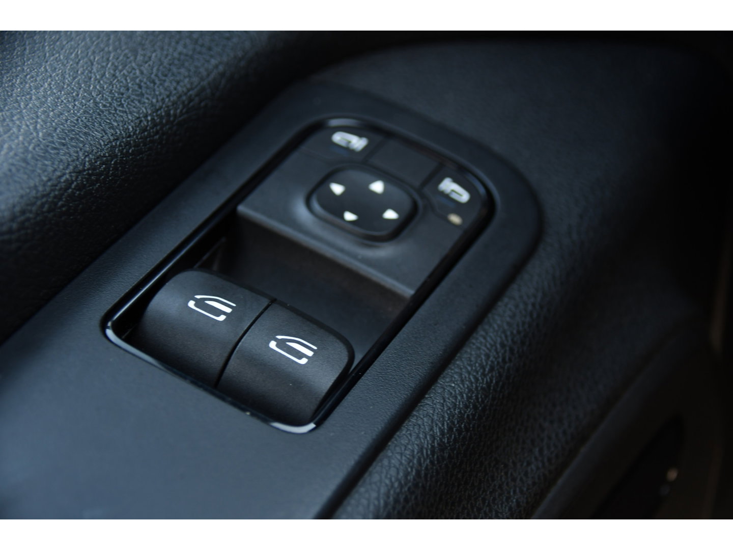 Mercedes-Benz Sprinter 317 1.9 CDI L2H2 RWD Black Edition Camera, Cruise, Carplay, LED, Automaat, Mbux, 170pk, Trekhaak, Uniek!