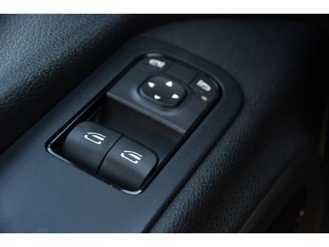 Mercedes-Benz Sprinter 317 1.9 CDI L2H2 RWD Black Edition Camera, Cruise, Carplay, LED, Automaat, Mbux, 170pk, Trekhaak, Uniek!