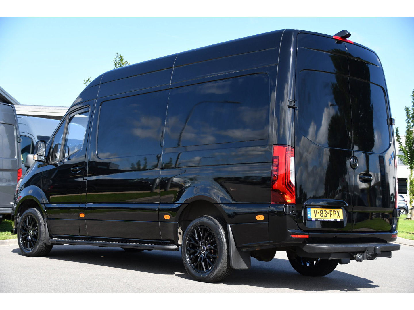 Mercedes-Benz Sprinter 317 1.9 CDI L2H2 RWD Black Edition Camera, Cruise, Carplay, LED, Automaat, Mbux, 170pk, Trekhaak, Uniek!