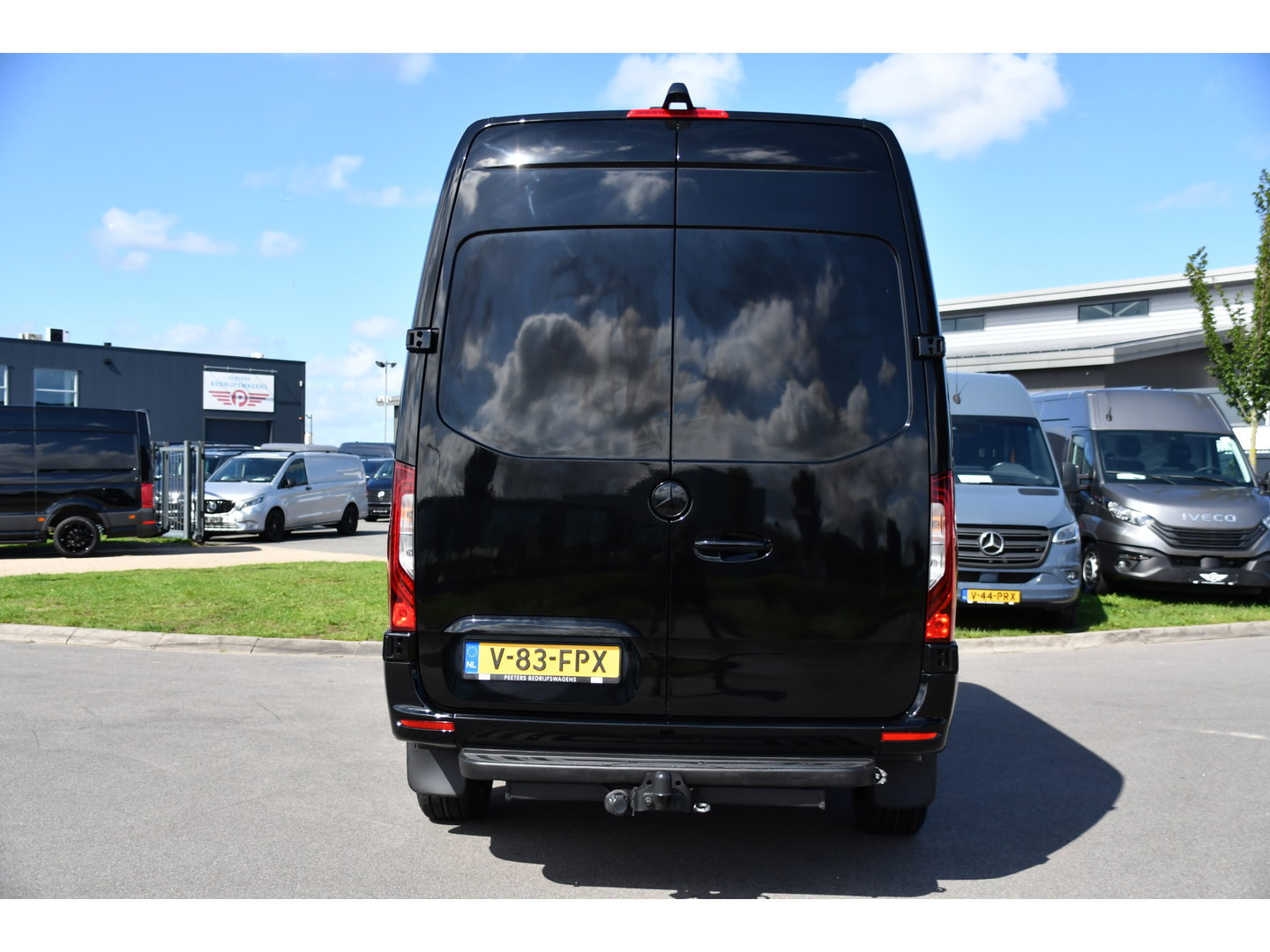 Mercedes-Benz Sprinter 317 1.9 CDI L2H2 RWD Black Edition Camera, Cruise, Carplay, LED, Automaat, Mbux, 170pk, Trekhaak, Uniek!