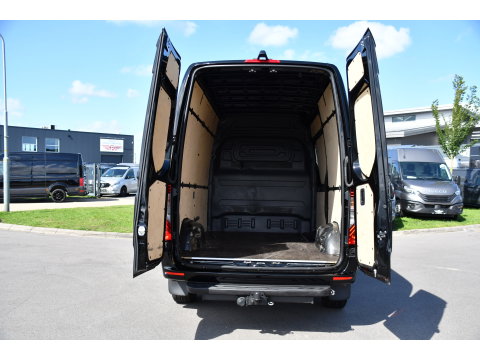 Mercedes-Benz Sprinter 317 1.9 CDI L2H2 RWD Black Edition Camera, Cruise, Carplay, LED, Automaat, Mbux, 170pk, Trekhaak, Uniek!