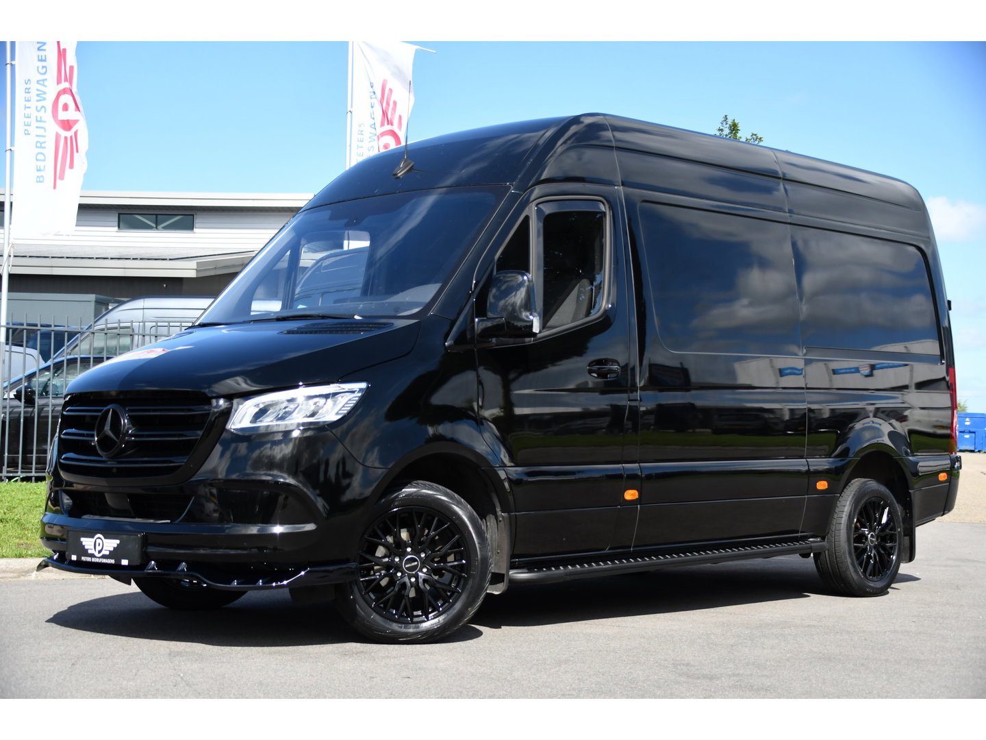 Mercedes-Benz Sprinter 317 1.9 CDI L2H2 RWD Black Edition Camera, Cruise, Carplay, LED, Automaat, Mbux, 170pk, Trekhaak, Uniek!