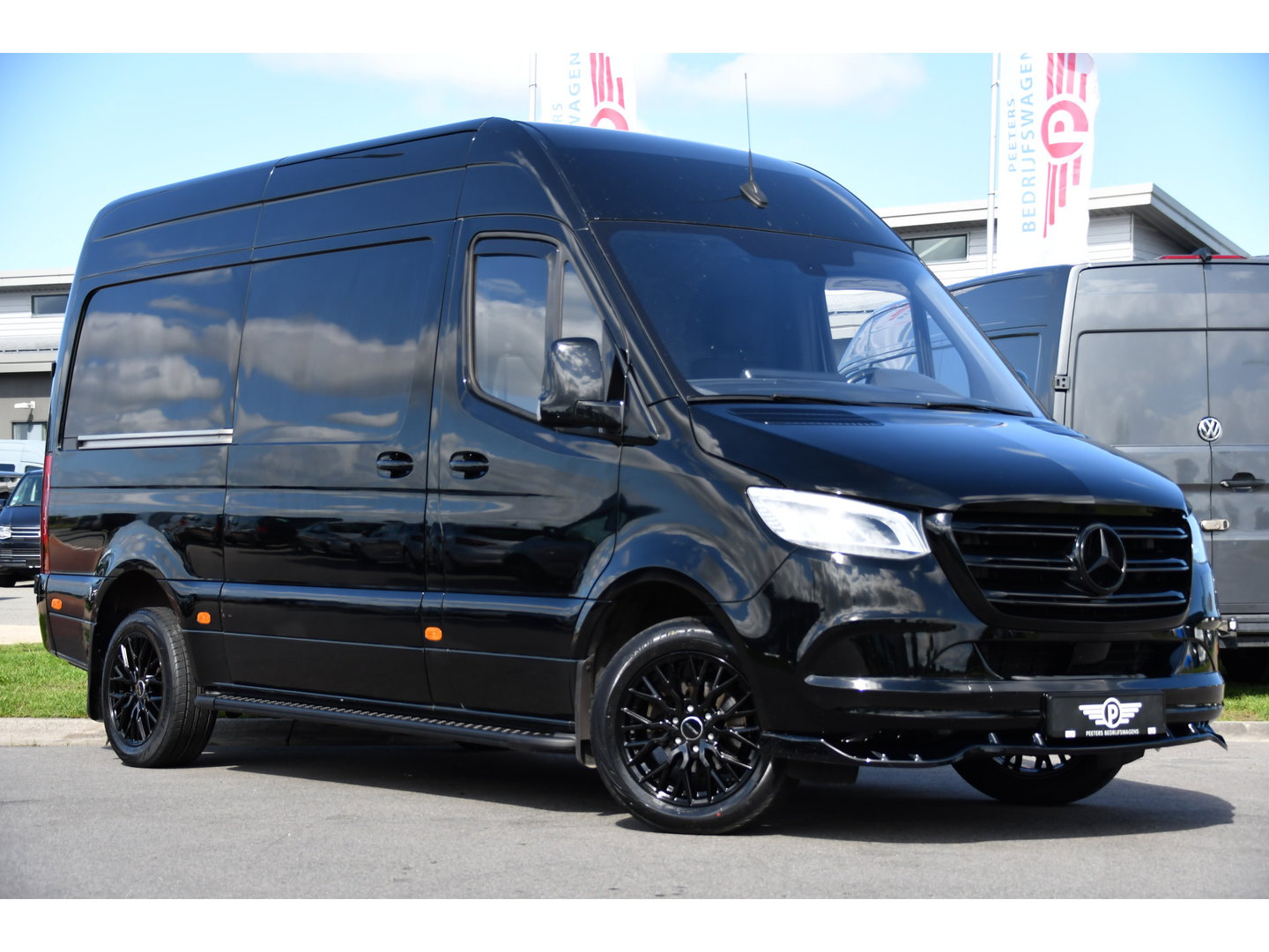 Mercedes-Benz Sprinter 317 1.9 CDI L2H2 RWD Black Edition Camera, Cruise, Carplay, LED, Automaat, Mbux, 170pk, Trekhaak, Uniek!