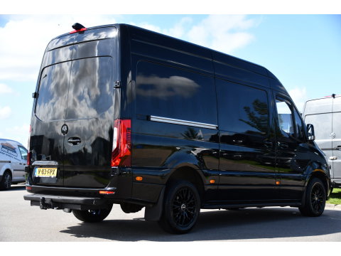 Mercedes-Benz Sprinter 317 1.9 CDI L2H2 RWD Black Edition Camera, Cruise, Carplay, LED, Automaat, Mbux, 170pk, Trekhaak, Uniek!