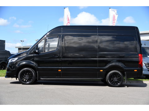 Mercedes-Benz Sprinter 317 1.9 CDI L2H2 RWD Black Edition Camera, Cruise, Carplay, LED, Automaat, Mbux, 170pk, Trekhaak, Uniek!