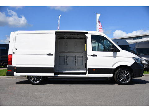 Volkswagen Crafter 35 2.0 TDI L3H2 PB Edition Camera, Cruise, Carplay, LED, Stoelverwarming, Clima, Multimedia, 177pk, Automaat, Uniek!