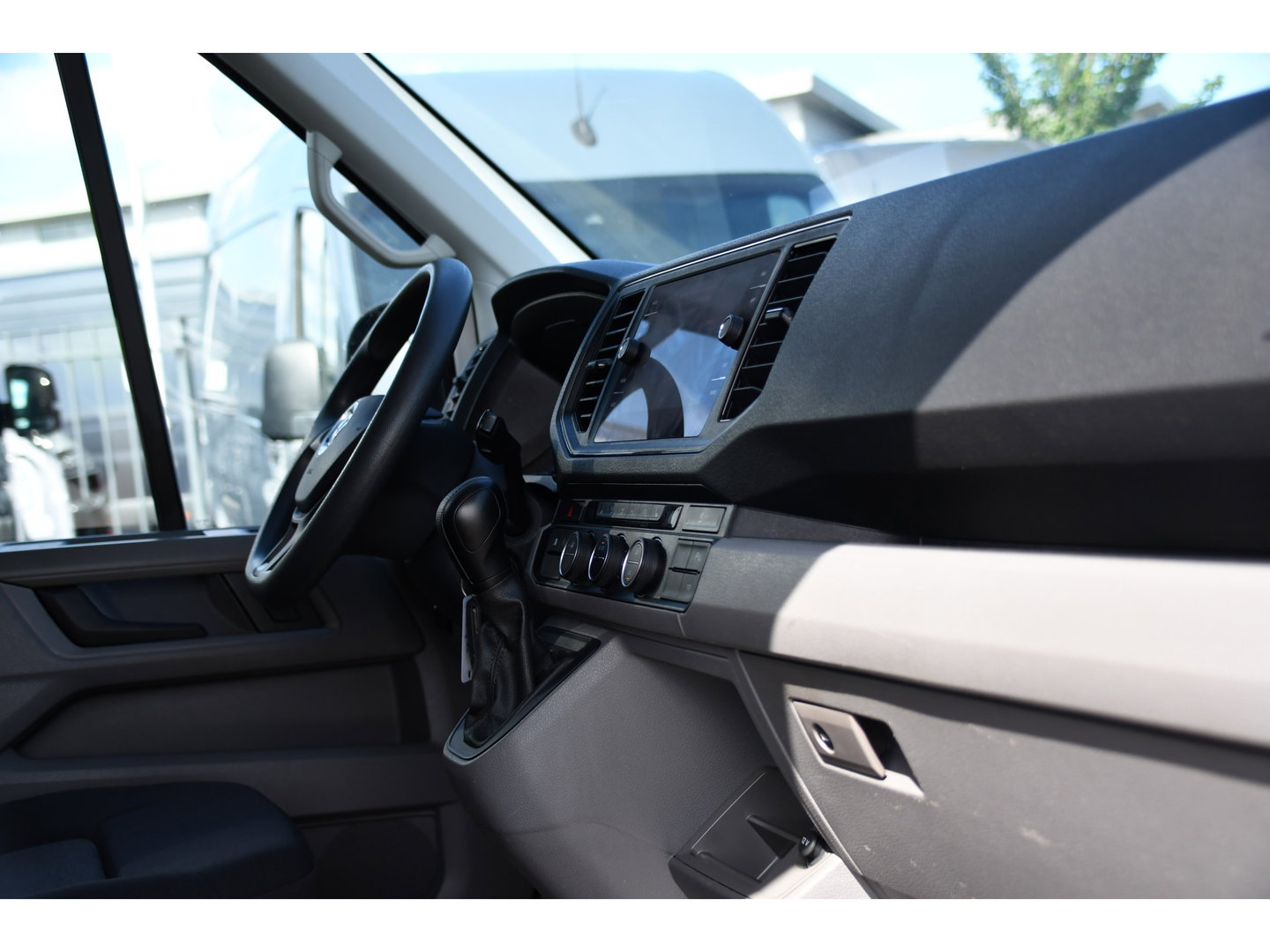 Volkswagen Crafter 35 2.0 TDI L3H2 PB Edition Camera, Cruise, Carplay, LED, Stoelverwarming, Clima, Multimedia, 177pk, Automaat, Uniek!