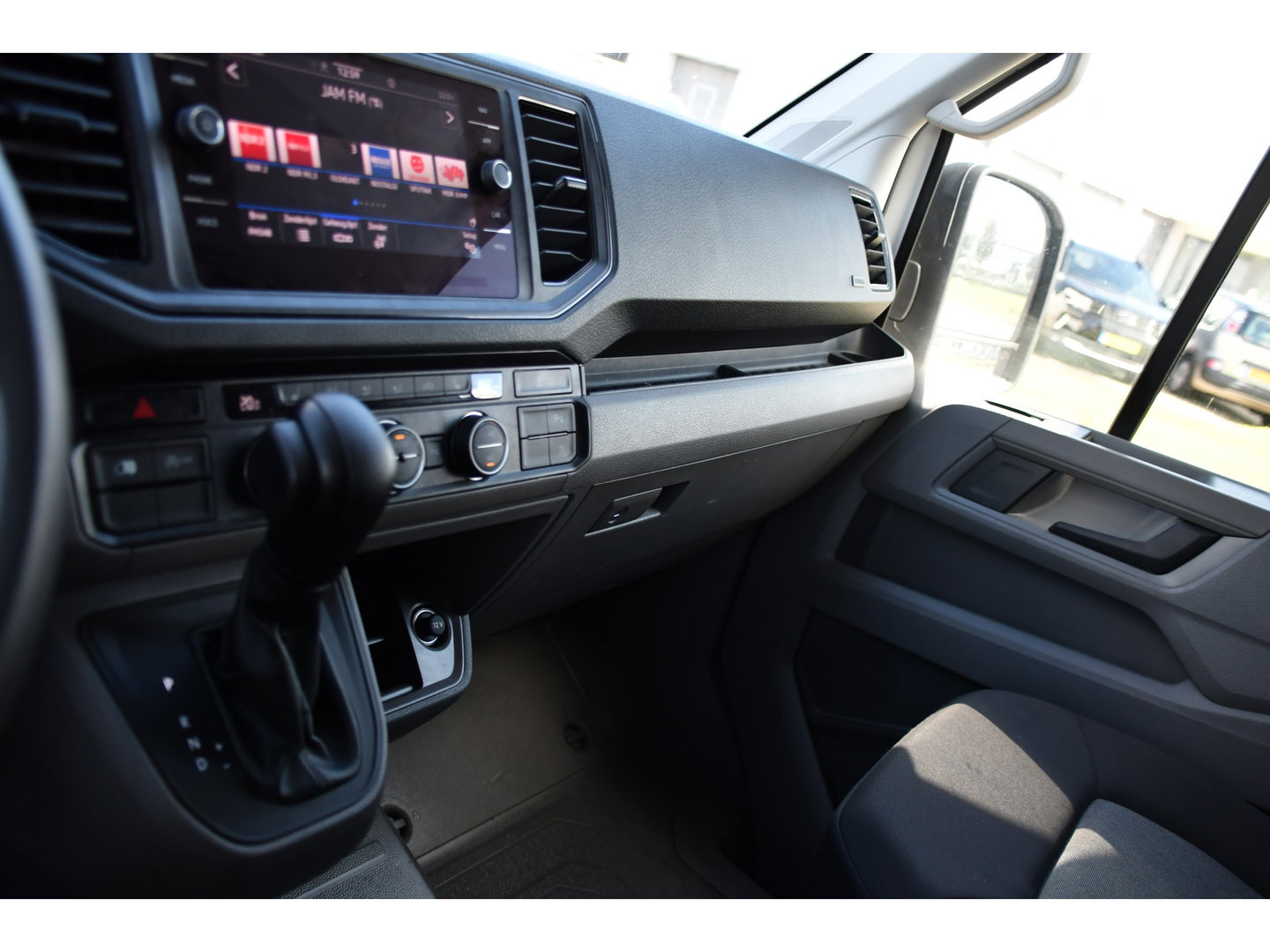 Volkswagen Crafter 35 2.0 TDI L3H2 PB Edition Camera, Cruise, Carplay, LED, Stoelverwarming, Clima, Multimedia, 177pk, Automaat, Uniek!