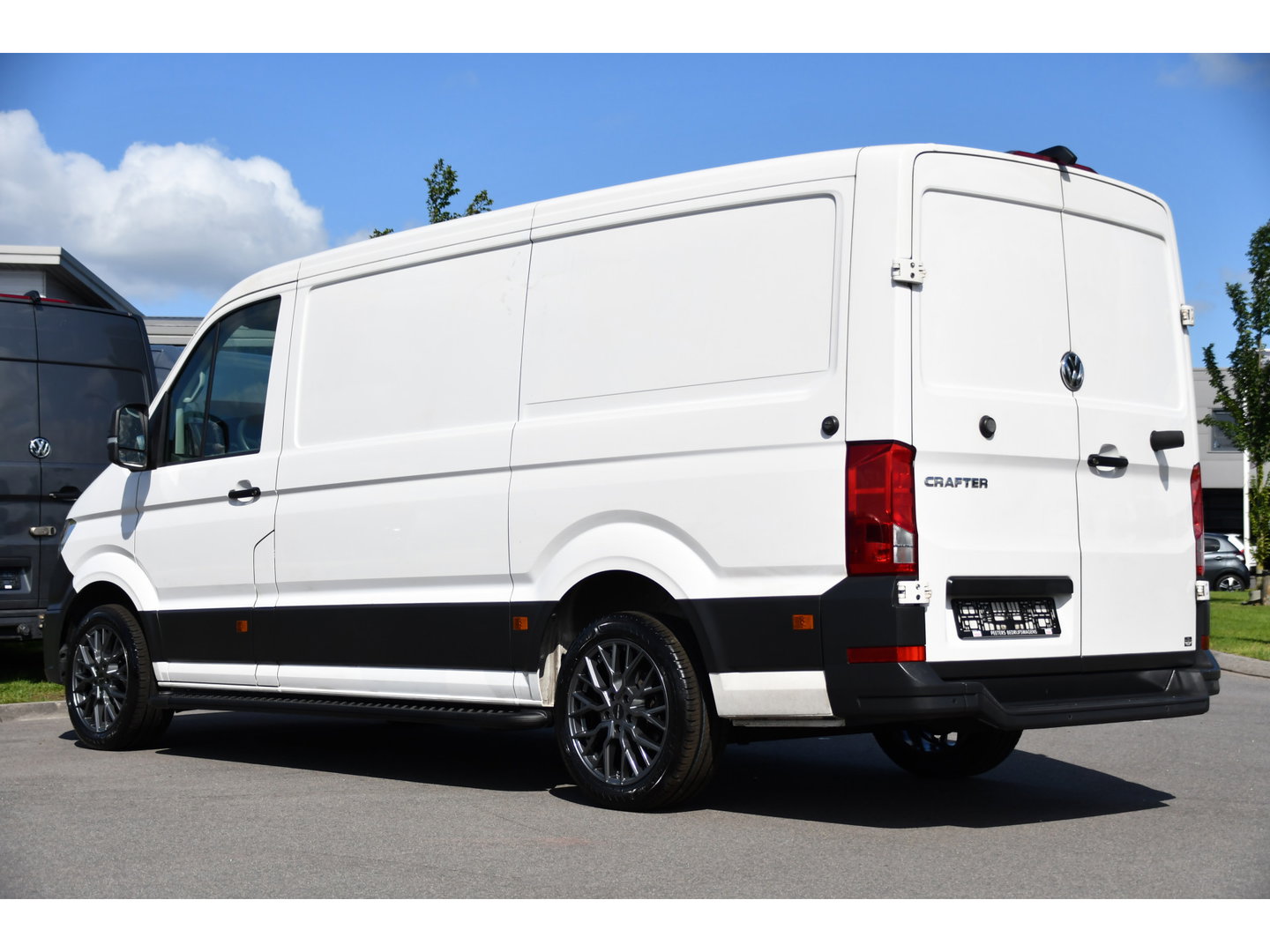 Volkswagen Crafter 35 2.0 TDI L3H2 PB Edition Camera, Cruise, Carplay, LED, Stoelverwarming, Clima, Multimedia, 177pk, Automaat, Uniek!