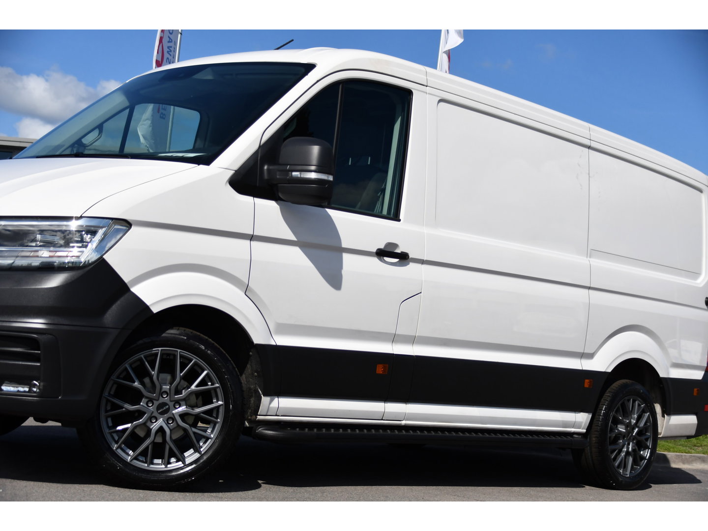 Volkswagen Crafter 35 2.0 TDI L3H2 PB Edition Camera, Cruise, Carplay, LED, Stoelverwarming, Clima, Multimedia, 177pk, Automaat, Uniek!