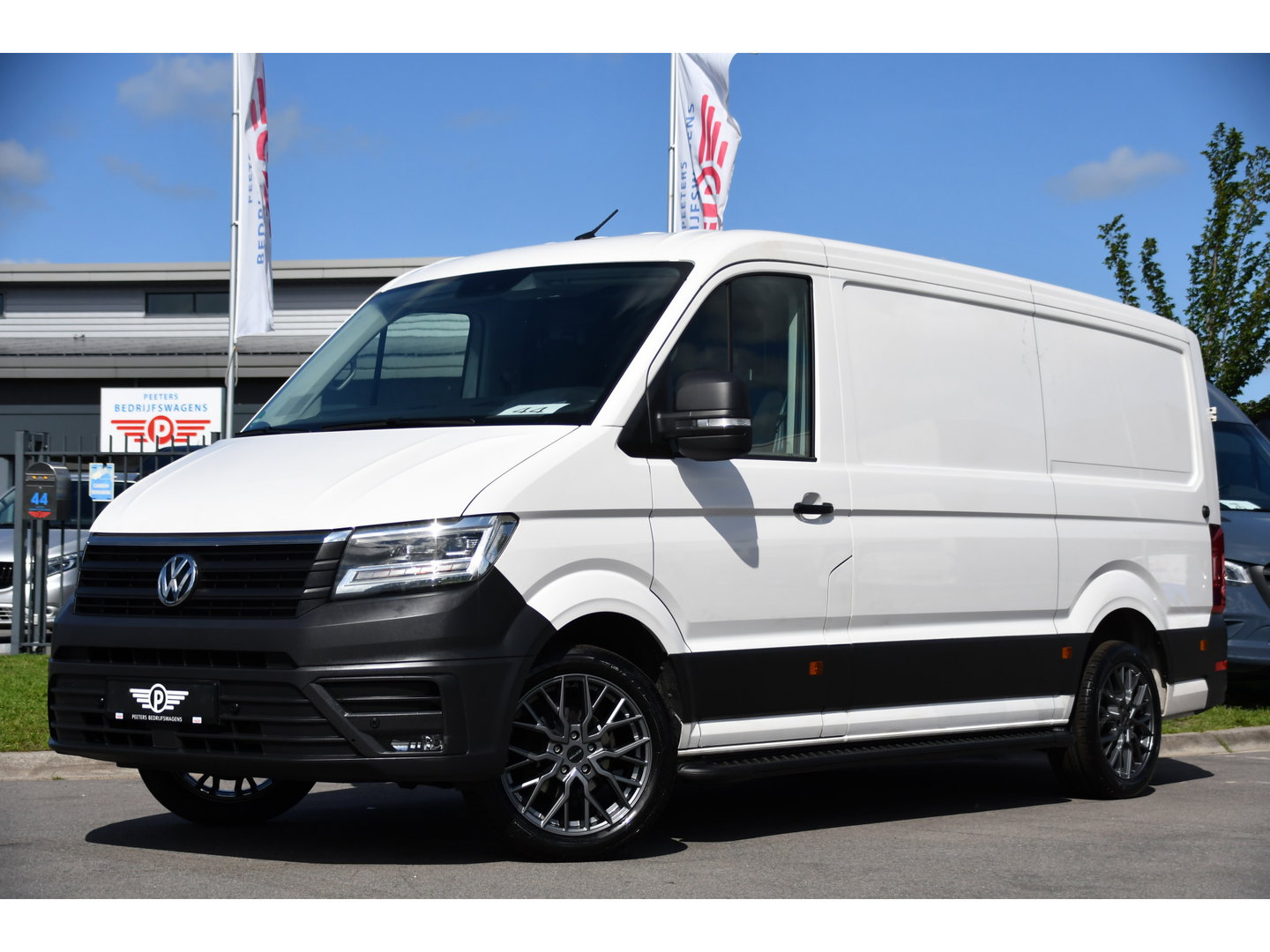 Volkswagen Crafter 35 2.0 TDI L3H2 PB Edition Camera, Cruise, Carplay, LED, Stoelverwarming, Clima, Multimedia, 177pk, Automaat, Uniek!