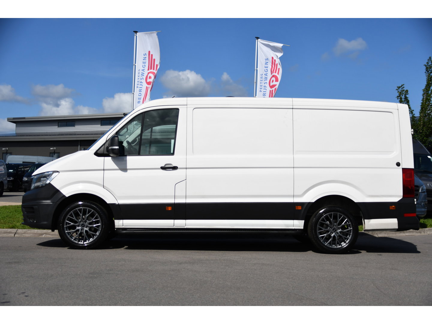 Volkswagen Crafter 35 2.0 TDI L3H2 PB Edition Camera, Cruise, Carplay, LED, Stoelverwarming, Clima, Multimedia, 177pk, Automaat, Uniek!