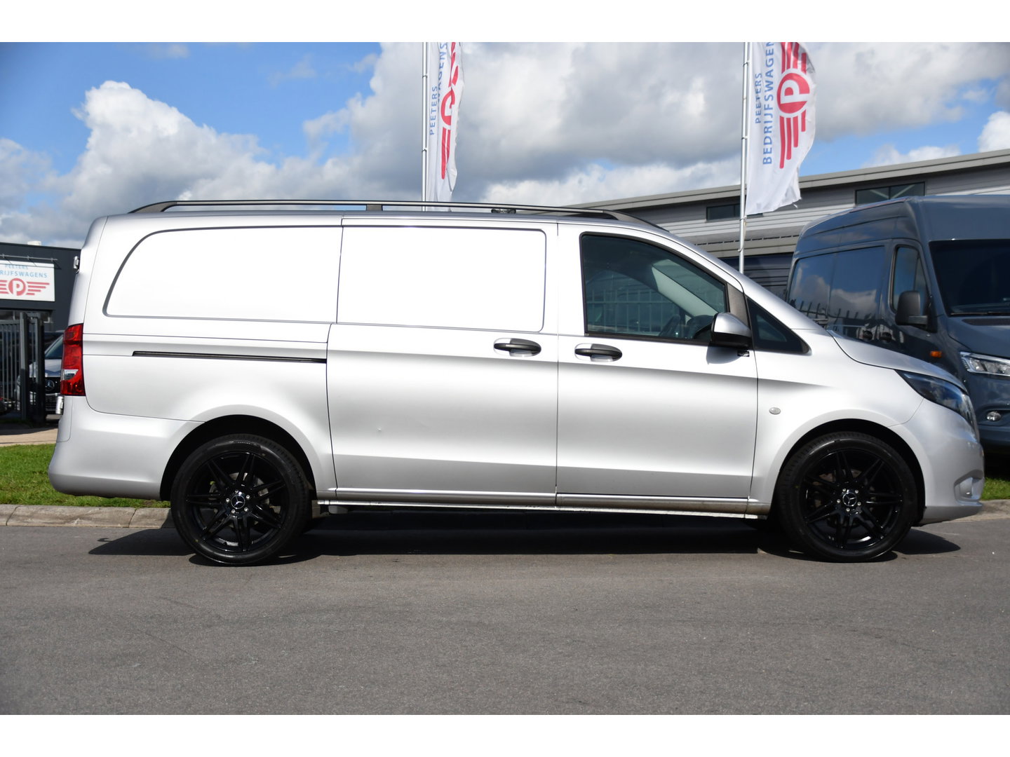 Mercedes-Benz Vito 114 CDI L2 PB Edition Camera, Cruise, Carplay, Multimedia, Automaat, Trekhaak, 136pk, Sensoren, Uniek!