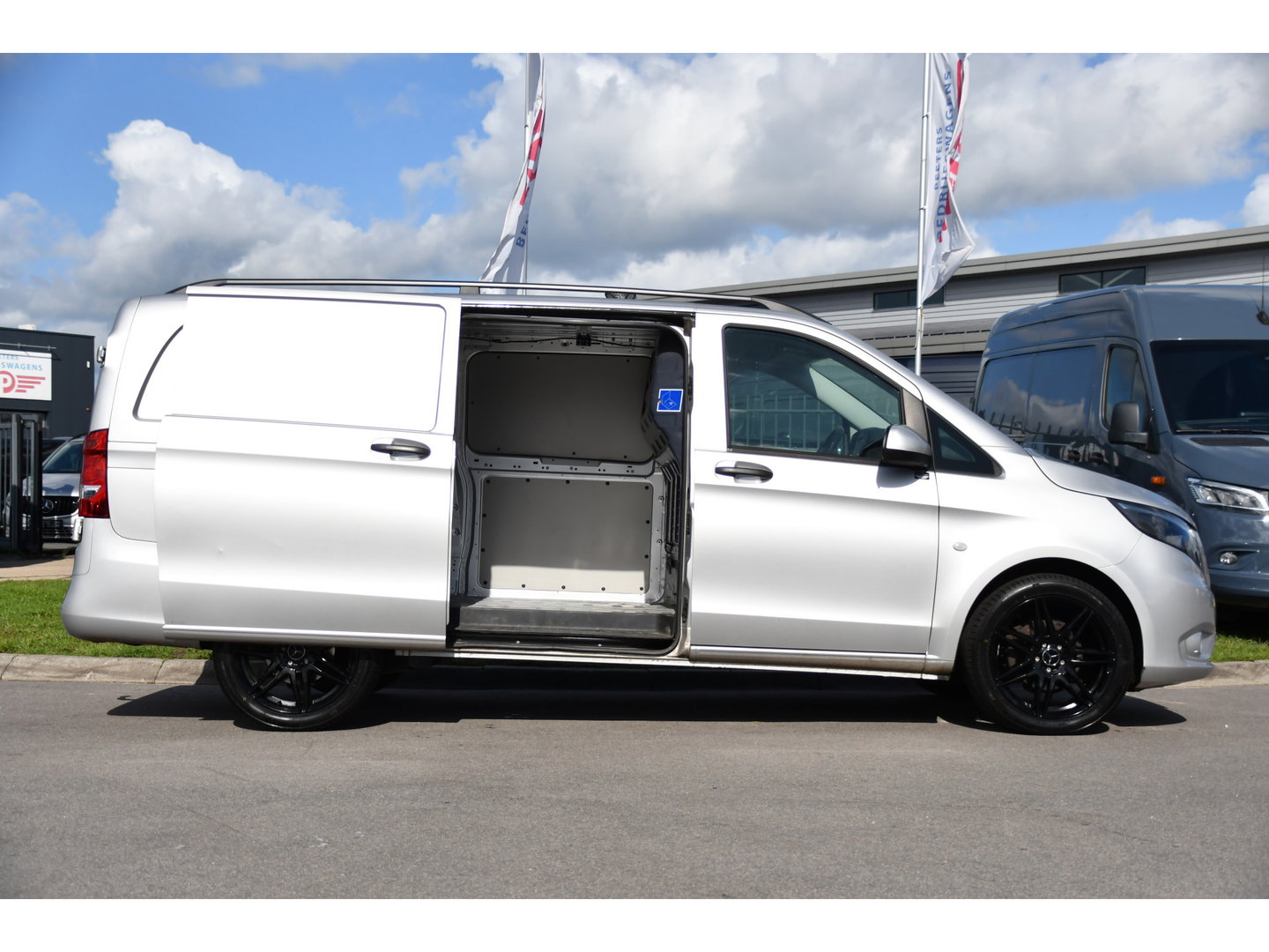 Mercedes-Benz Vito 114 CDI L2 PB Edition Camera, Cruise, Carplay, Multimedia, Automaat, Trekhaak, 136pk, Sensoren, Uniek!