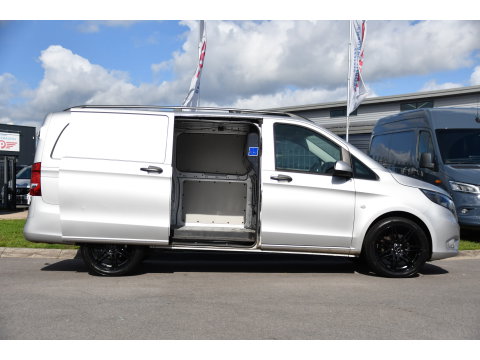 Mercedes-Benz Vito 114 CDI L2 PB Edition Camera, Cruise, Carplay, Multimedia, Automaat, Trekhaak, 136pk, Sensoren, Uniek!