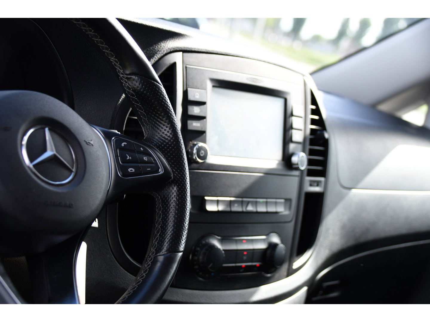 Mercedes-Benz Vito 114 CDI L2 PB Edition Camera, Cruise, Carplay, Multimedia, Automaat, Trekhaak, 136pk, Sensoren, Uniek!