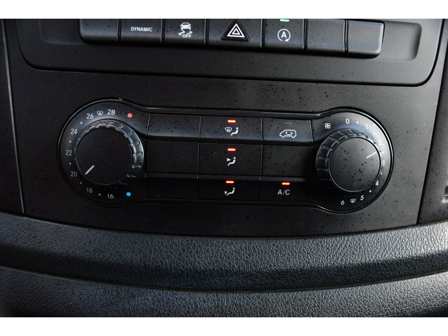 Mercedes-Benz Vito 114 CDI L2 PB Edition Camera, Cruise, Carplay, Multimedia, Automaat, Trekhaak, 136pk, Sensoren, Uniek!