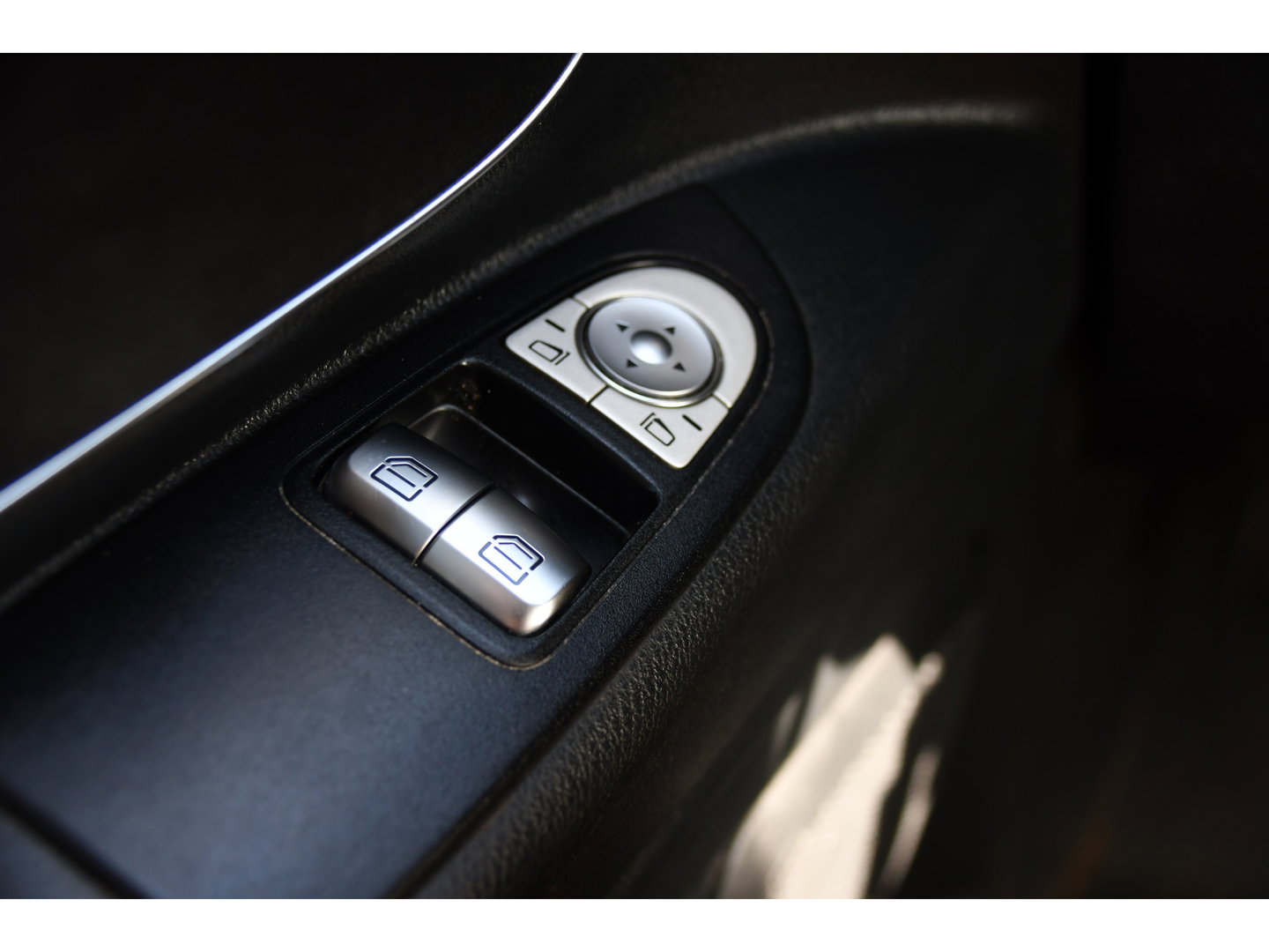 Mercedes-Benz Vito 114 CDI L2 PB Edition Camera, Cruise, Carplay, Multimedia, Automaat, Trekhaak, 136pk, Sensoren, Uniek!
