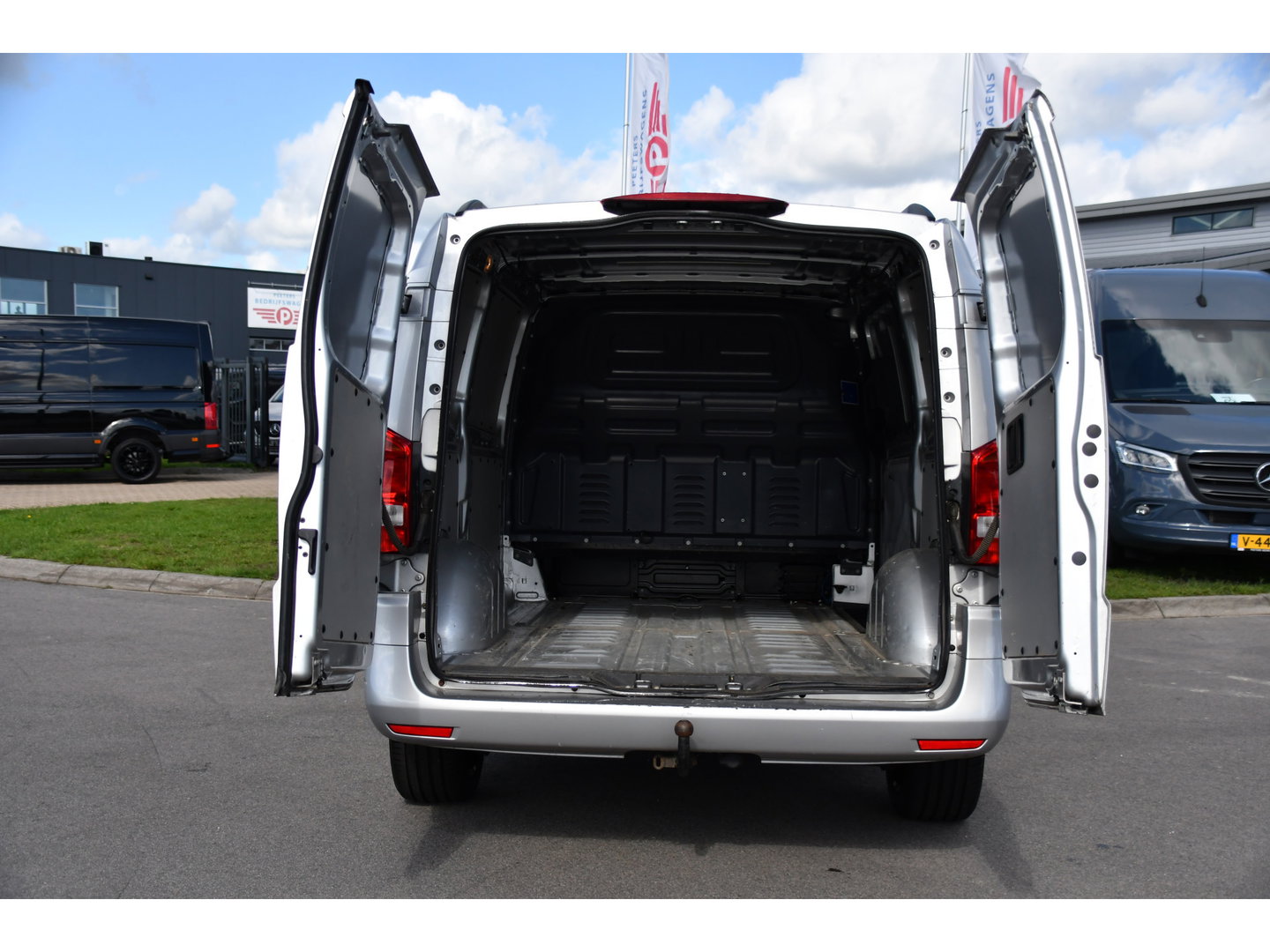 Mercedes-Benz Vito 114 CDI L2 PB Edition Camera, Cruise, Carplay, Multimedia, Automaat, Trekhaak, 136pk, Sensoren, Uniek!