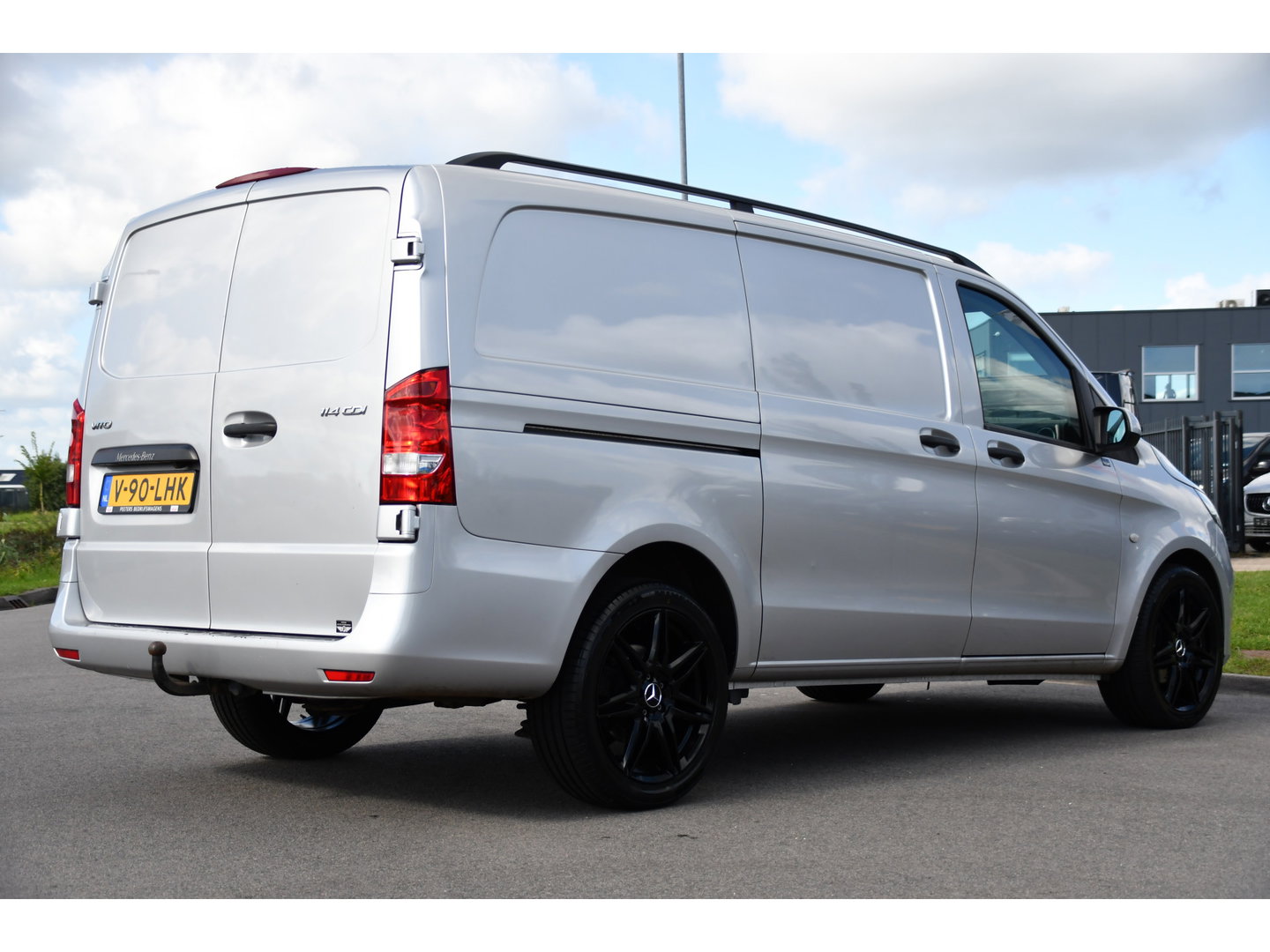 Mercedes-Benz Vito 114 CDI L2 PB Edition Camera, Cruise, Carplay, Multimedia, Automaat, Trekhaak, 136pk, Sensoren, Uniek!
