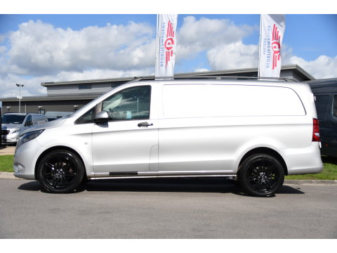 Mercedes-Benz Vito 114 CDI L2 PB Edition Camera, Cruise, Carplay, Multimedia, Automaat, Trekhaak, 136pk, Sensoren, Uniek!