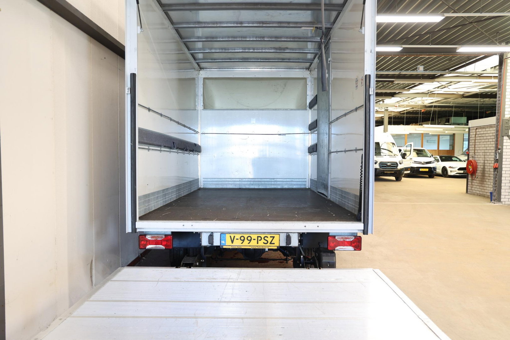 Iveco Daily 35C16 3.0 BAKWAGEN MEUBELBAK MET LAADKLEP ZIJDEUR