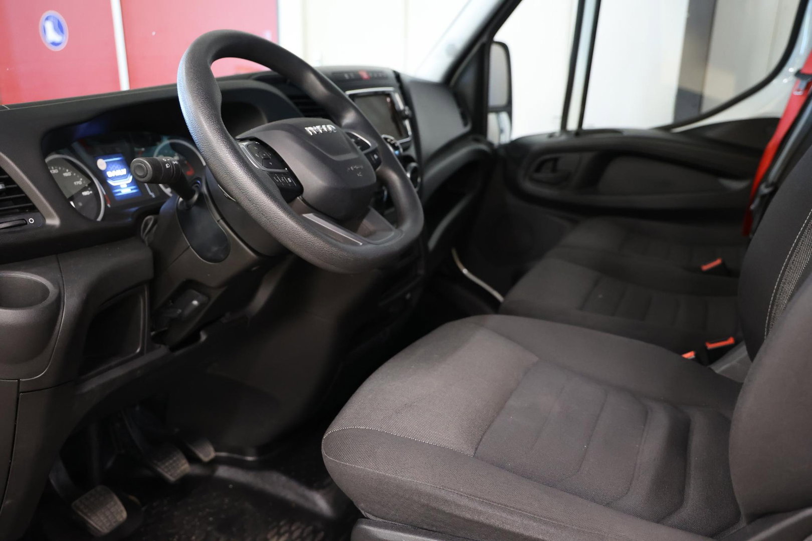 Iveco Daily 35C16 3.0 BAKWAGEN MEUBELBAK MET LAADKLEP ZIJDEUR