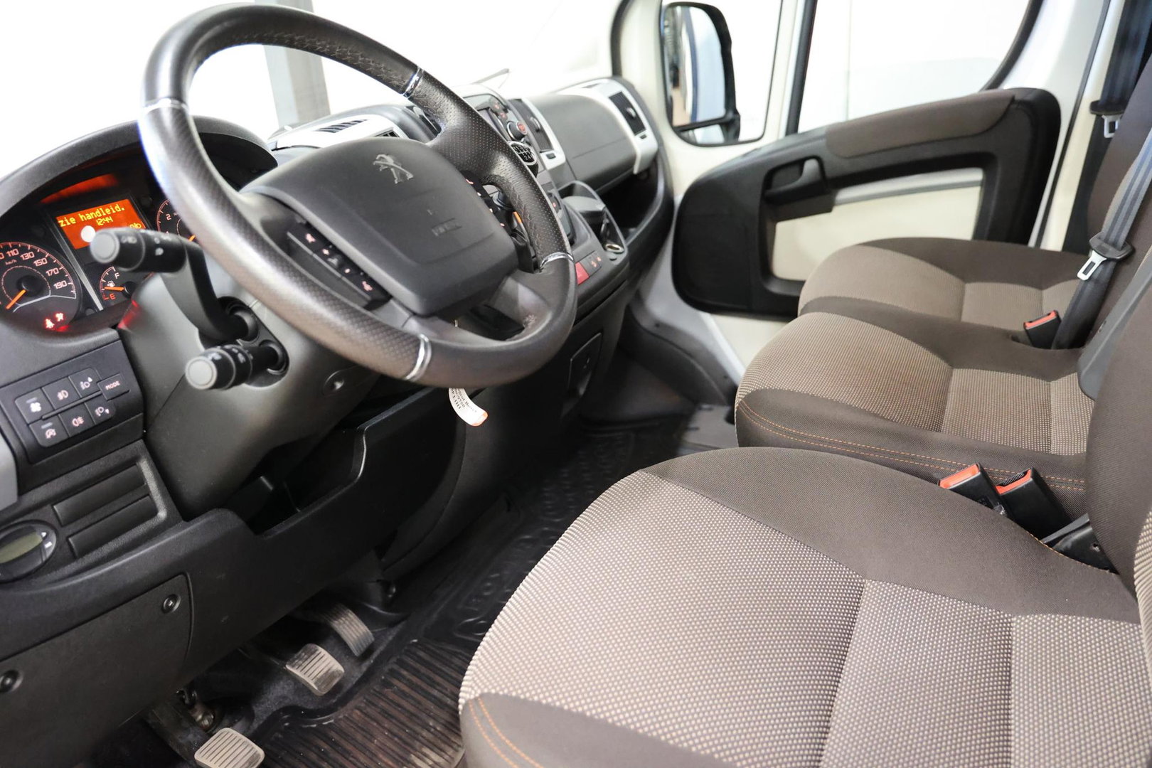 Peugeot Boxer 141 PK PERSONENBUS 9 PERSOONS