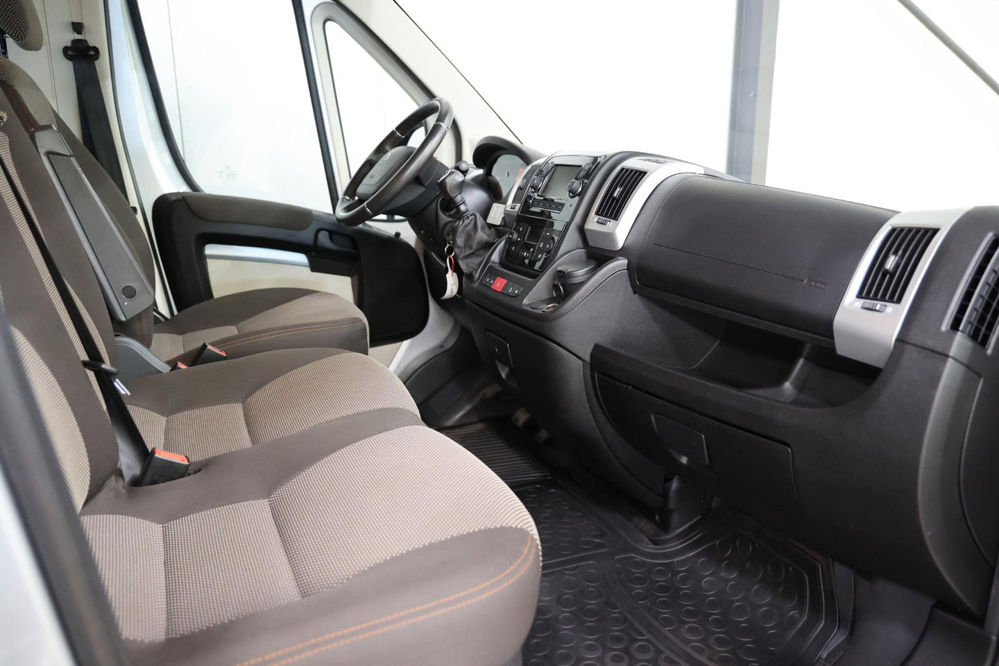 Peugeot Boxer 141 PK PERSONENBUS 9 PERSOONS