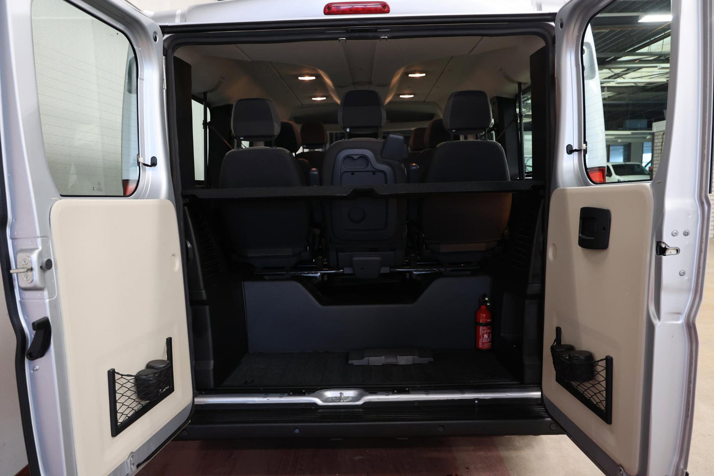 Peugeot Boxer 2.2 BlueHDI 9 Persoons Personenvervoer