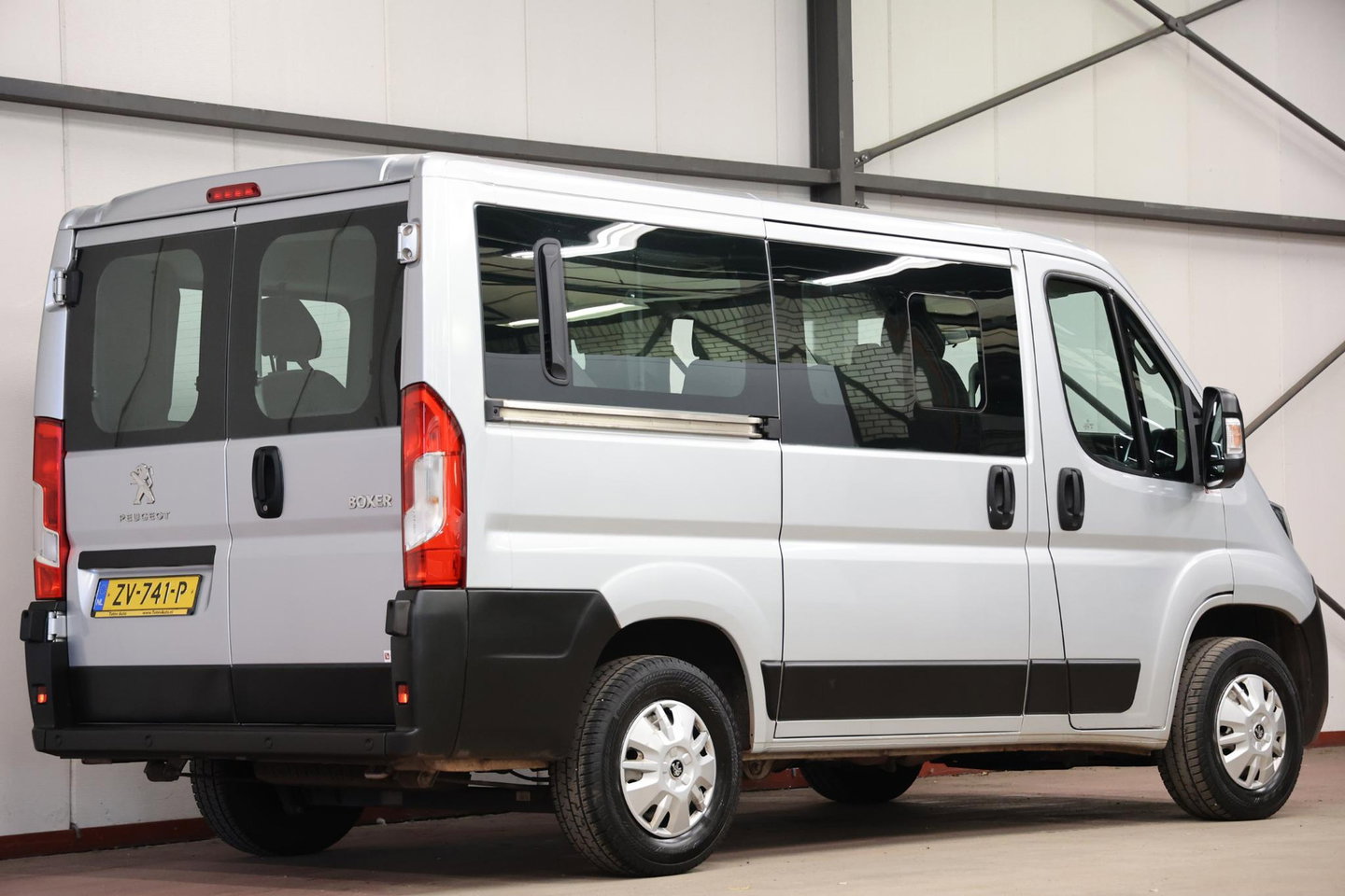 Peugeot Boxer 2.2 BlueHDI 9 Persoons Personenvervoer
