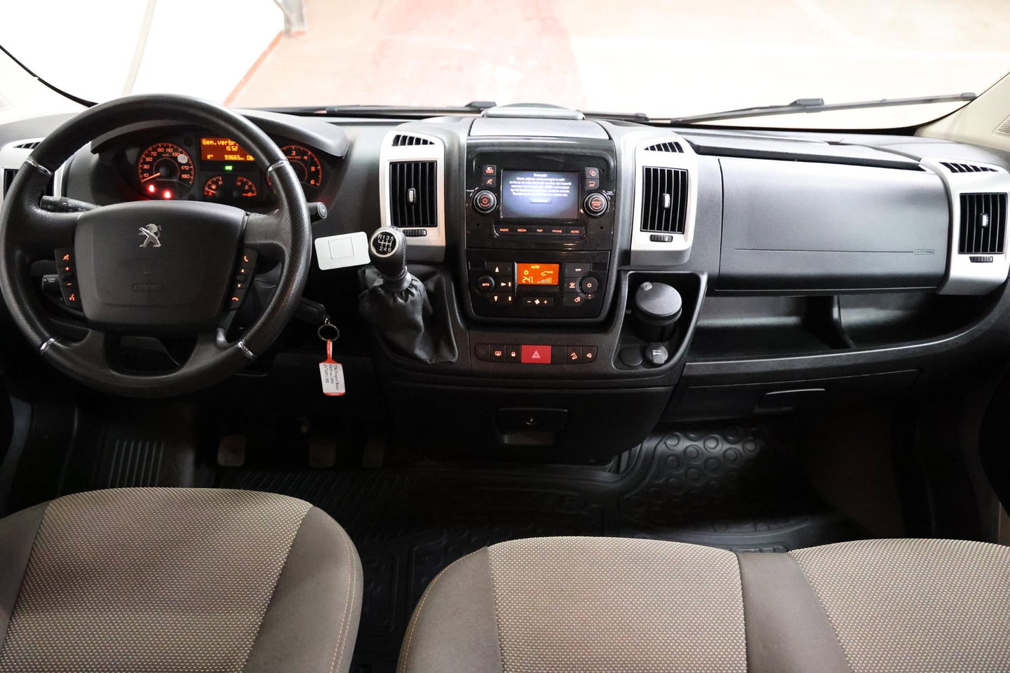 Peugeot Boxer 2.2 BlueHDI 9 Persoons Personenvervoer
