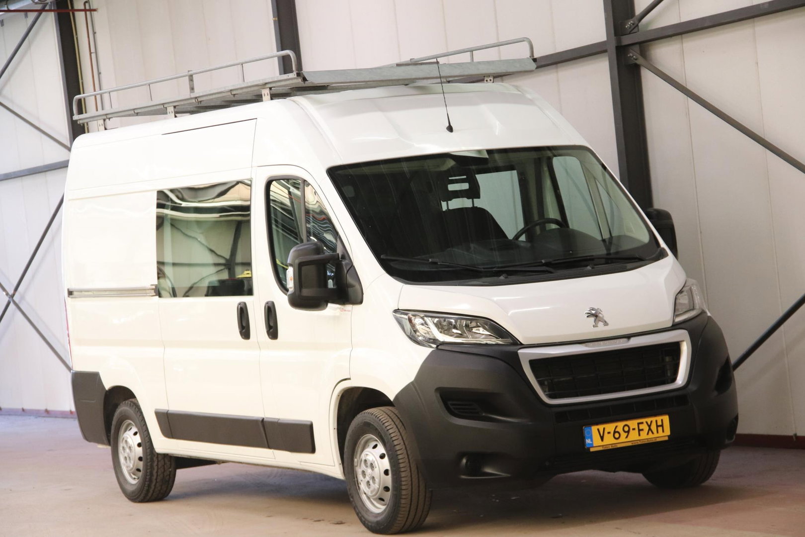 Peugeot Boxer L2H2 DUBBEL CABINE DC 7 personen IMPERIAAL Peugeot Boxer L2H2 DUBBEL CABINE 7 personen met IMPERIAAL