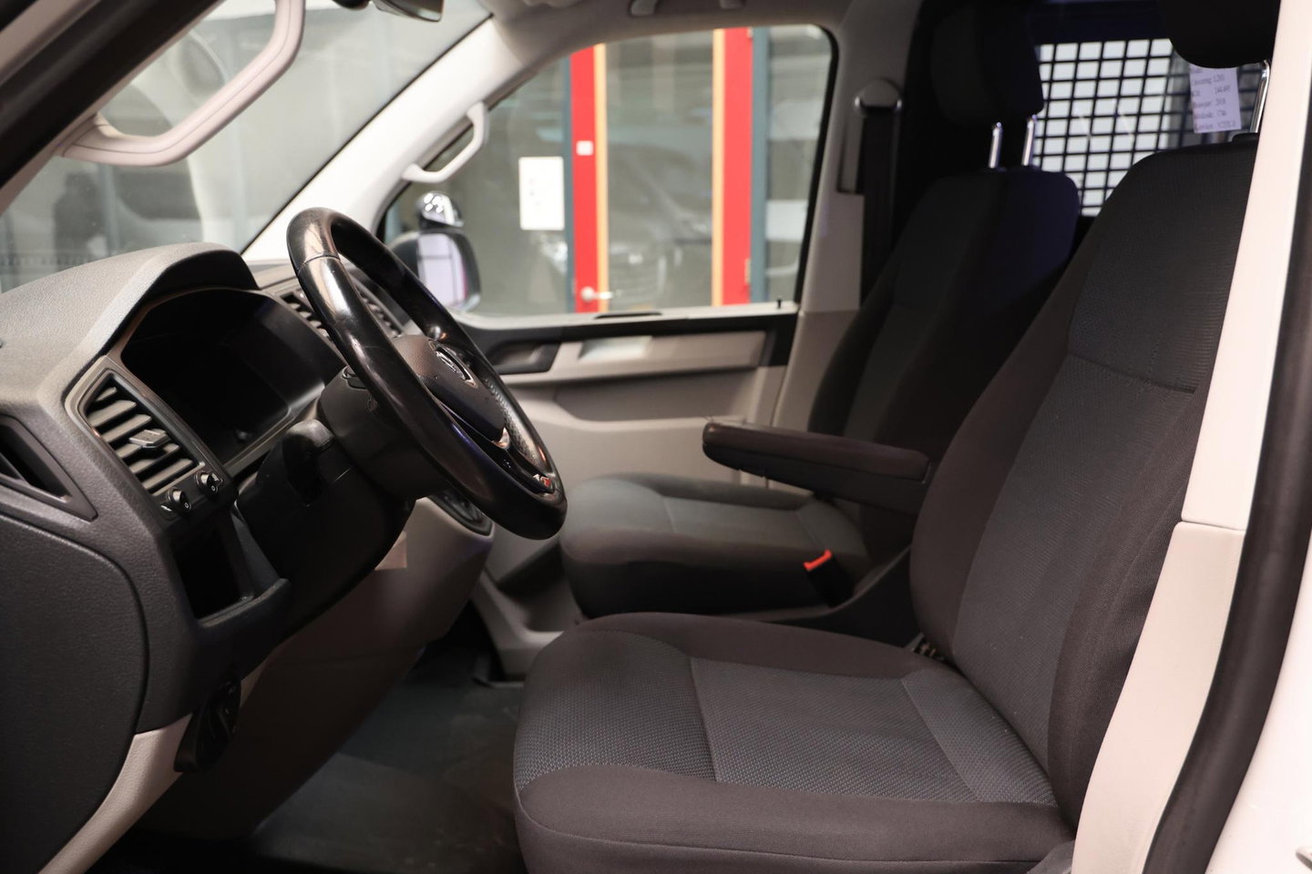Volkswagen Transporter 2.0 TDI 150PK L2H1 LANG DSG AUTOMAAT