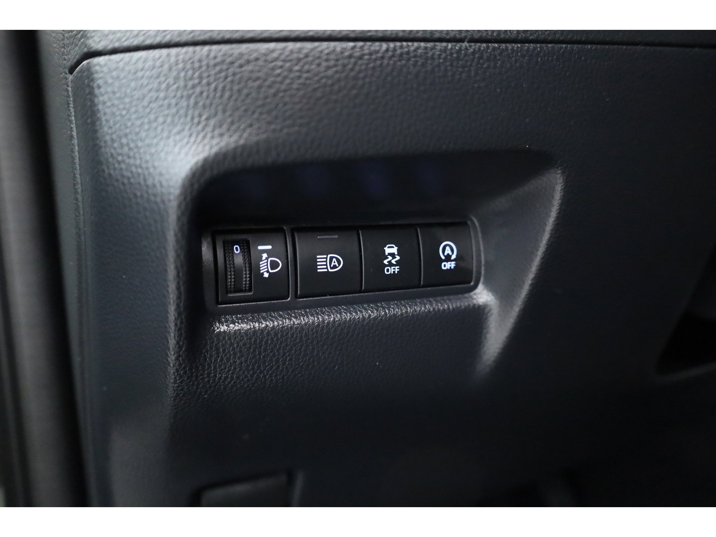 Toyota Aygo X 1.0 VVT-i MT Envy | Rijklaar! | Adapt. Cruise | Two-Tone | Camera | Stoelverw. | Navi | Keyless | Apple CarPlay | All Season