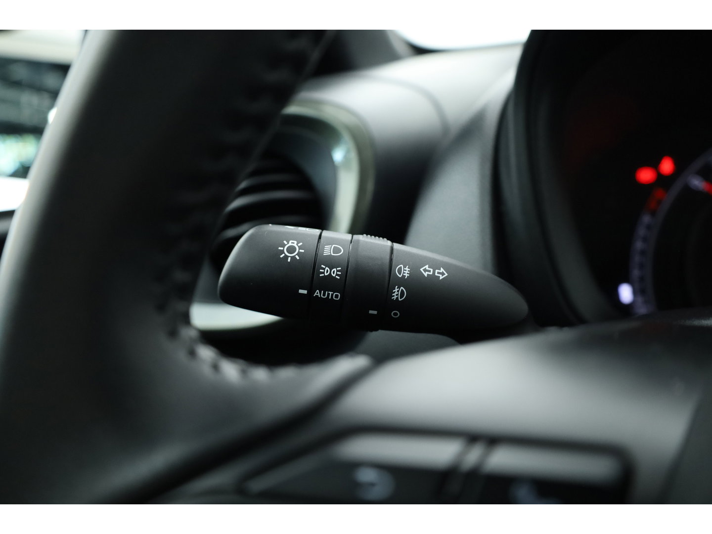 Toyota Aygo X 1.0 VVT-i MT Envy | Rijklaar! | Adapt. Cruise | Two-Tone | Camera | Stoelverw. | Navi | Keyless | Apple CarPlay | All Season
