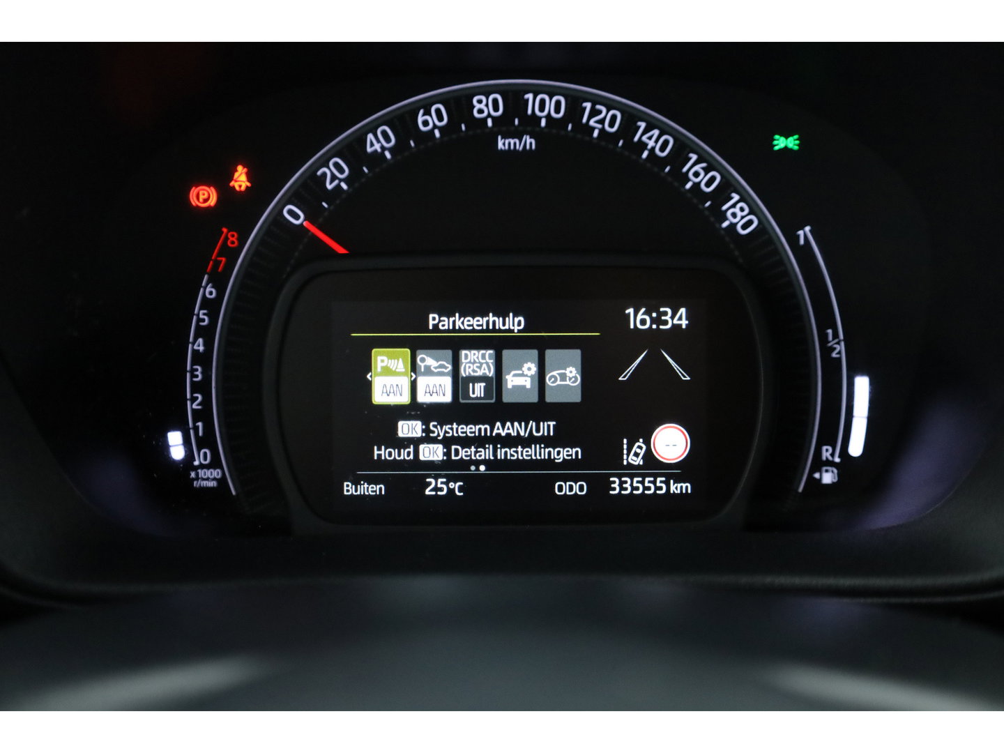 Toyota Aygo X 1.0 VVT-i MT Envy | Rijklaar! | Adapt. Cruise | Two-Tone | Camera | Stoelverw. | Navi | Keyless | Apple CarPlay | All Season