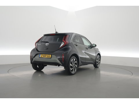Toyota Aygo X 1.0 VVT-i MT Envy | Rijklaar! | Adapt. Cruise | Two-Tone | Camera | Stoelverw. | Navi | Keyless | Apple CarPlay | All Season
