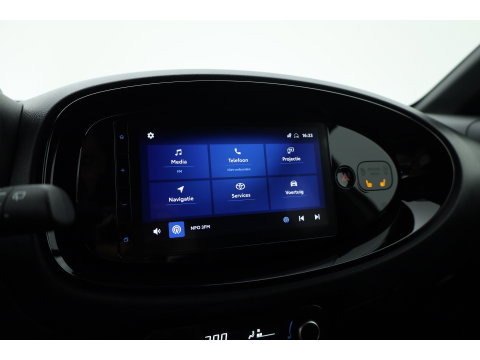Toyota Aygo X 1.0 VVT-i MT Envy | Rijklaar! | Adapt. Cruise | Two-Tone | Camera | Stoelverw. | Navi | Keyless | Apple CarPlay | All Season