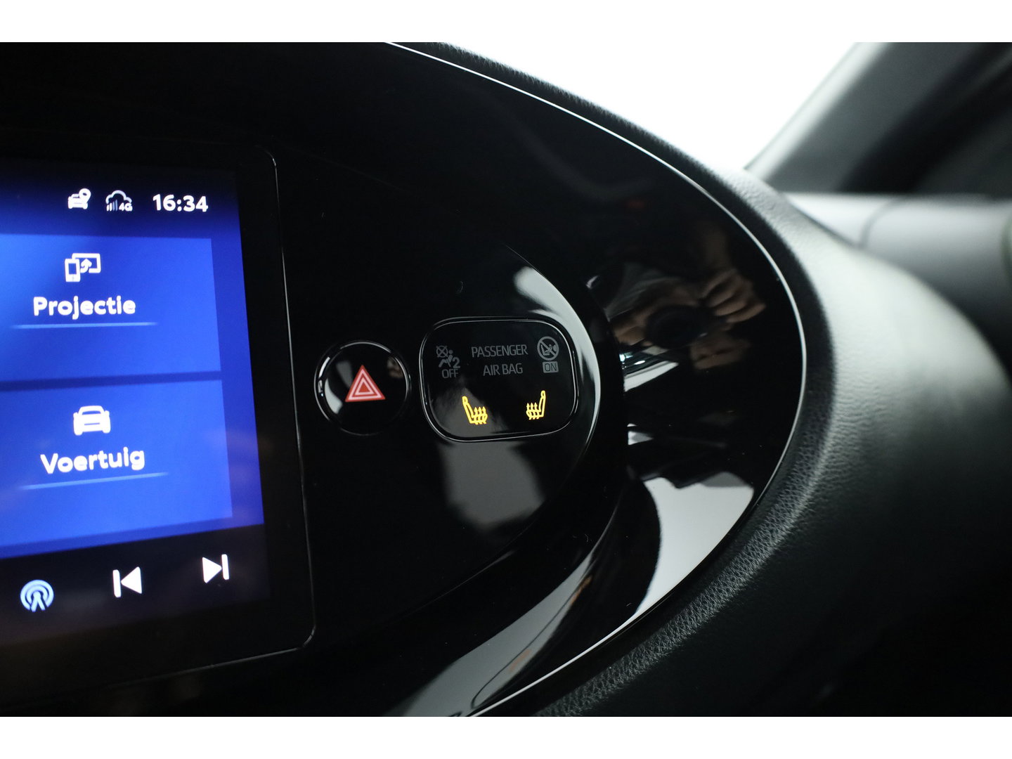 Toyota Aygo X 1.0 VVT-i MT Envy | Rijklaar! | Adapt. Cruise | Two-Tone | Camera | Stoelverw. | Navi | Keyless | Apple CarPlay | All Season