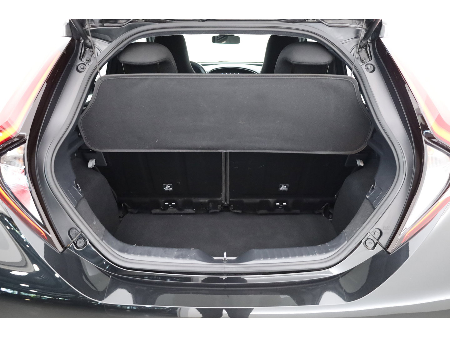 Toyota Aygo X 1.0 VVT-i MT Envy | Rijklaar! | Adapt. Cruise | Two-Tone | Camera | Stoelverw. | Navi | Keyless | Apple CarPlay | All Season