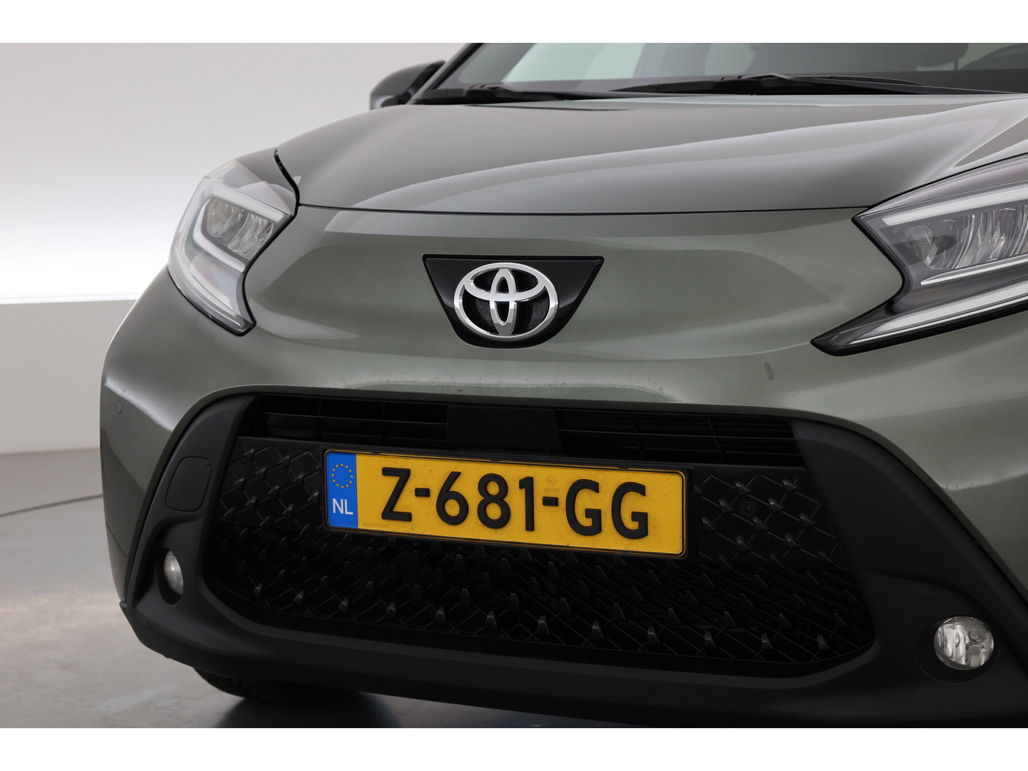 Toyota Aygo X 1.0 VVT-i MT Envy | Rijklaar! | Adapt. Cruise | Two-Tone | Camera | Stoelverw. | Navi | Keyless | Apple CarPlay | All Season