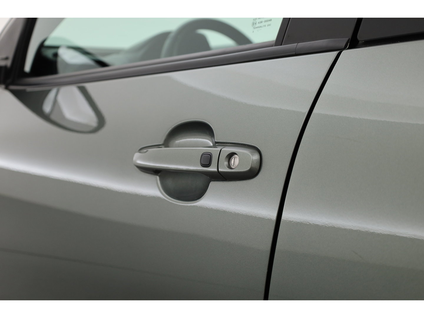 Toyota Aygo X 1.0 VVT-i MT Envy | Rijklaar! | Adapt. Cruise | Two-Tone | Camera | Stoelverw. | Navi | Keyless | Apple CarPlay | All Season