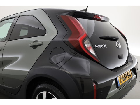 Toyota Aygo X 1.0 VVT-i MT Envy | Rijklaar! | Adapt. Cruise | Two-Tone | Camera | Stoelverw. | Navi | Keyless | Apple CarPlay | All Season