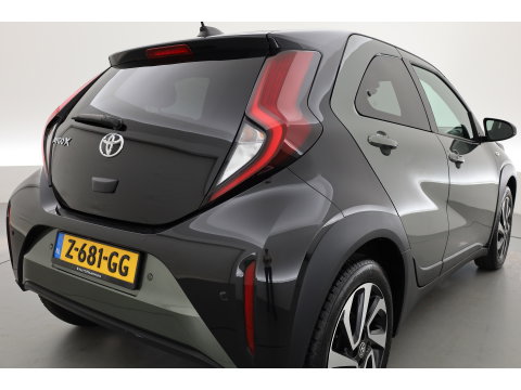 Toyota Aygo X 1.0 VVT-i MT Envy | Rijklaar! | Adapt. Cruise | Two-Tone | Camera | Stoelverw. | Navi | Keyless | Apple CarPlay | All Season