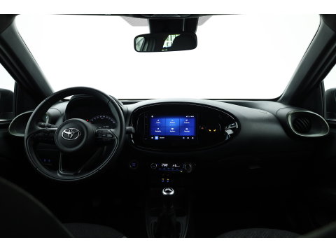 Toyota Aygo X 1.0 VVT-i MT Envy | Rijklaar! | Adapt. Cruise | Two-Tone | Camera | Stoelverw. | Navi | Keyless | Apple CarPlay | All Season